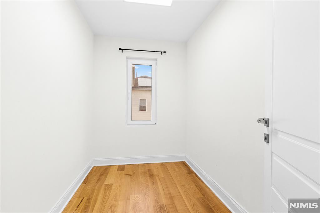 property viewer photo 22