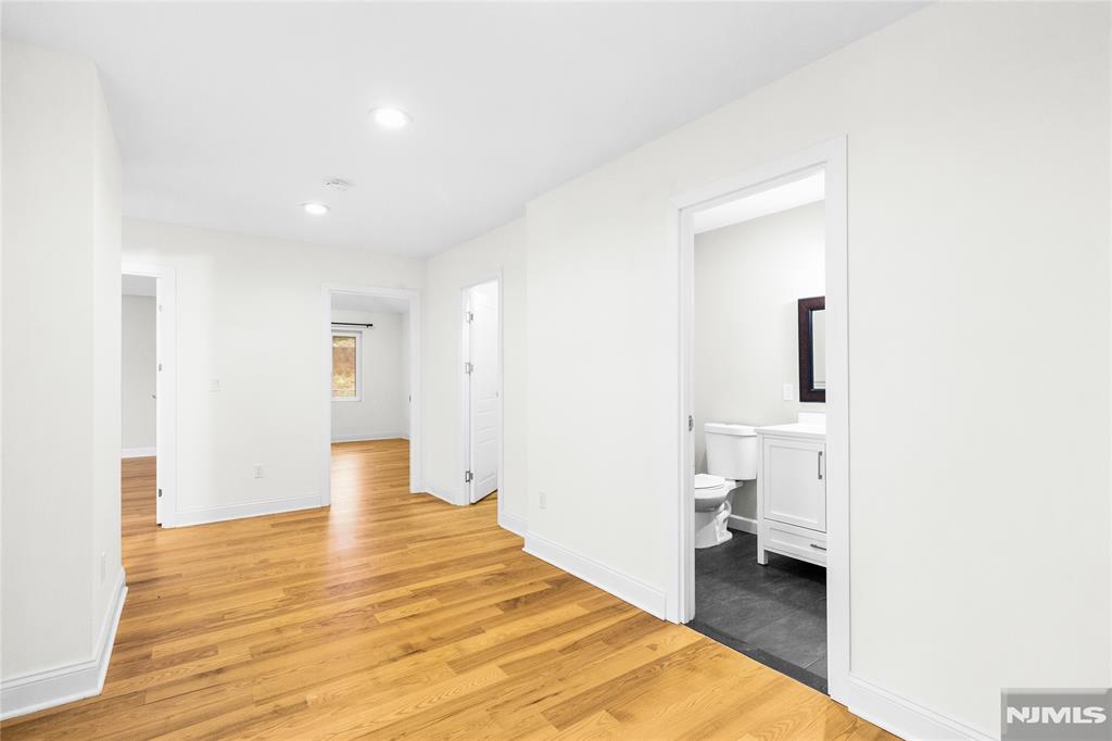 property viewer photo 24