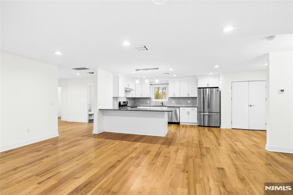 property viewer photo 26