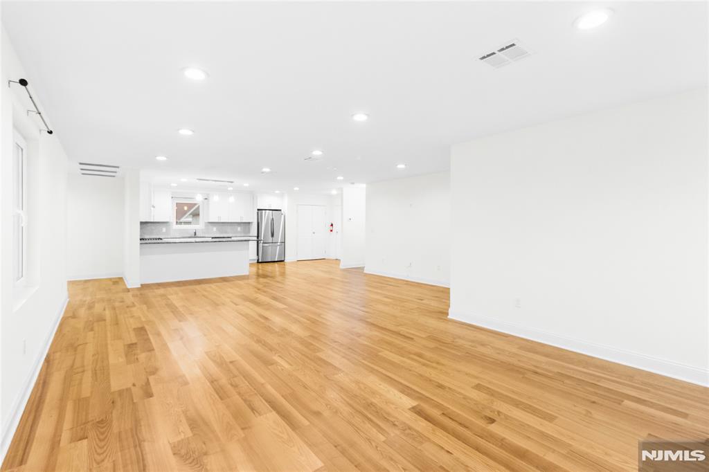 property viewer photo 29