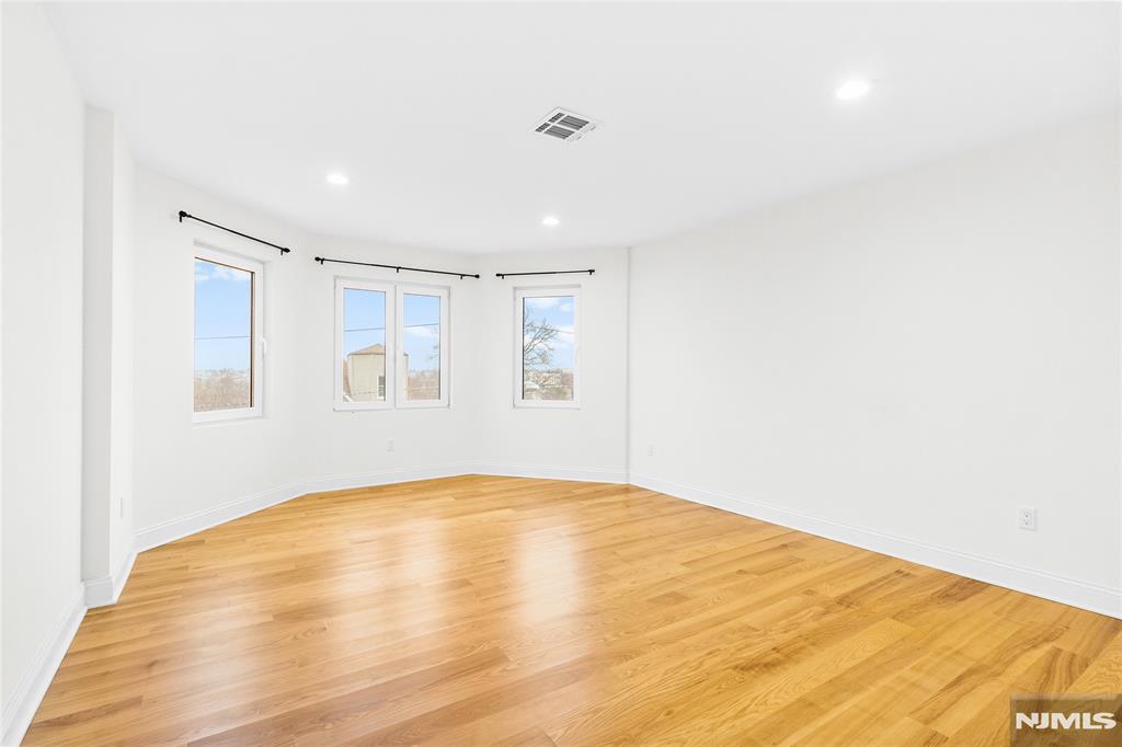 property viewer photo 5