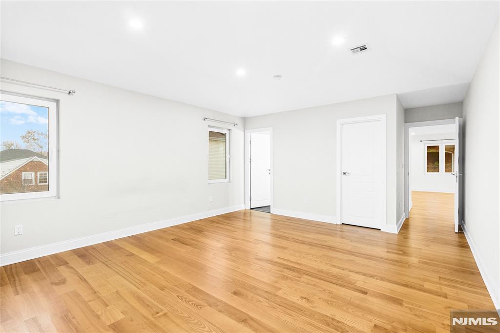 property viewer photo 6