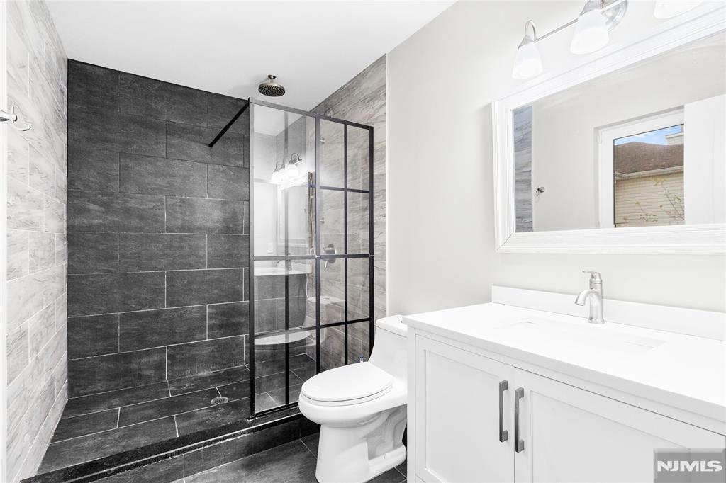 property viewer photo 7