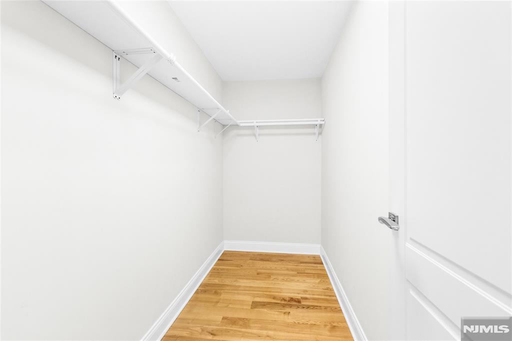 property viewer photo 8