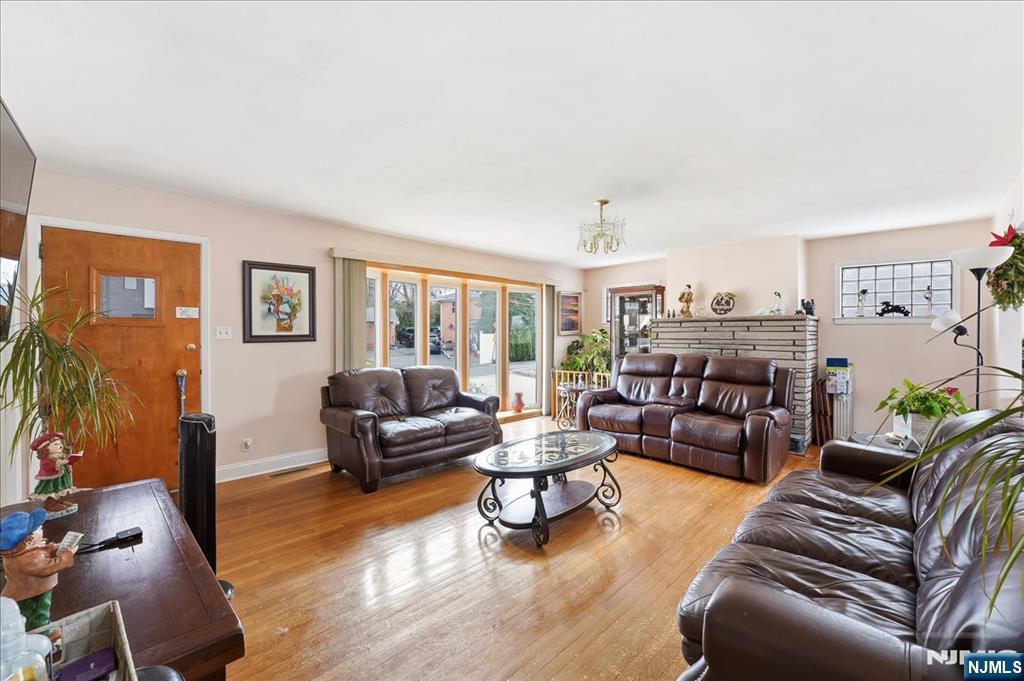 property viewer photo 1