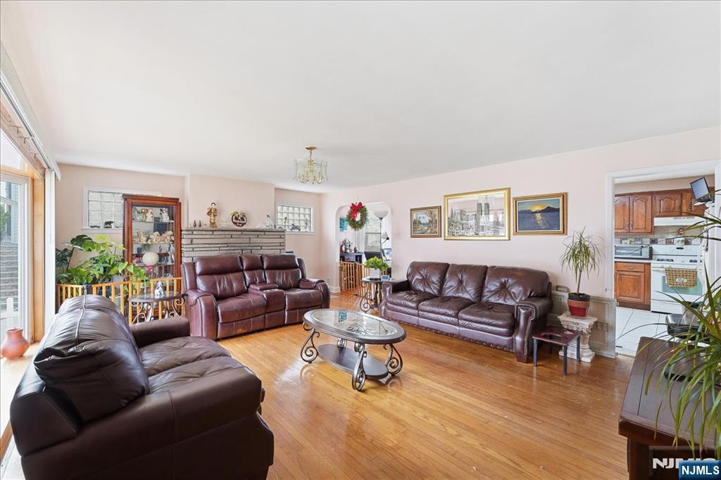 property viewer photo 6