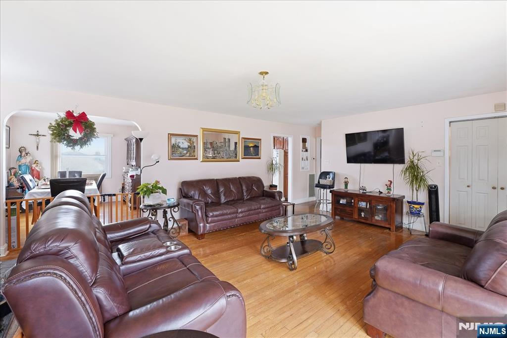 property viewer photo 7