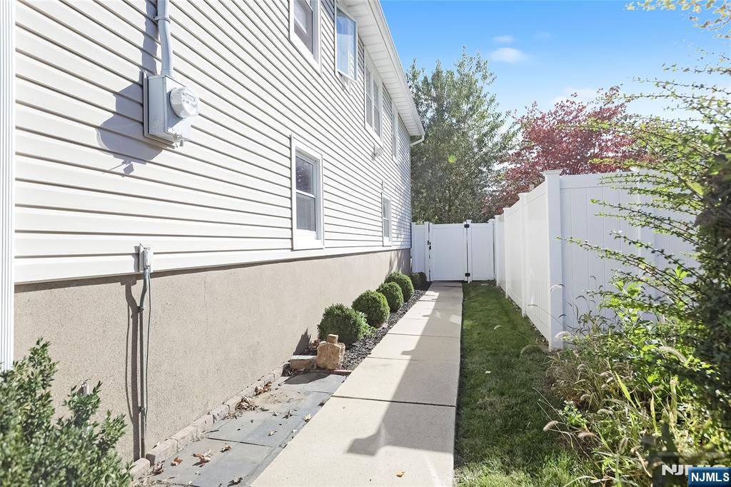 property viewer photo 28