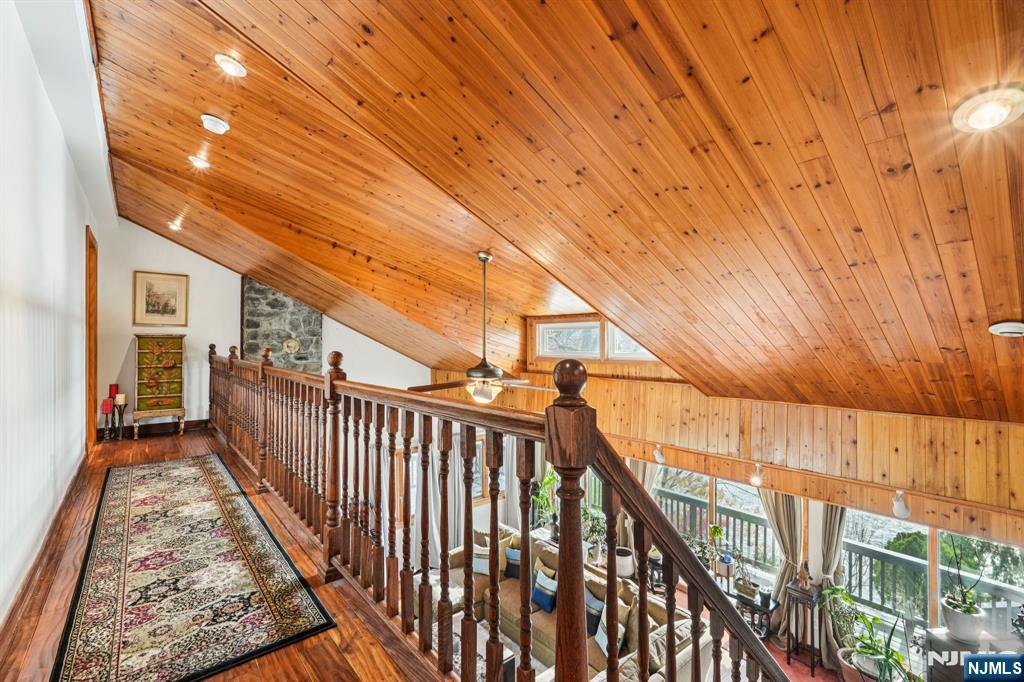 property viewer photo 16