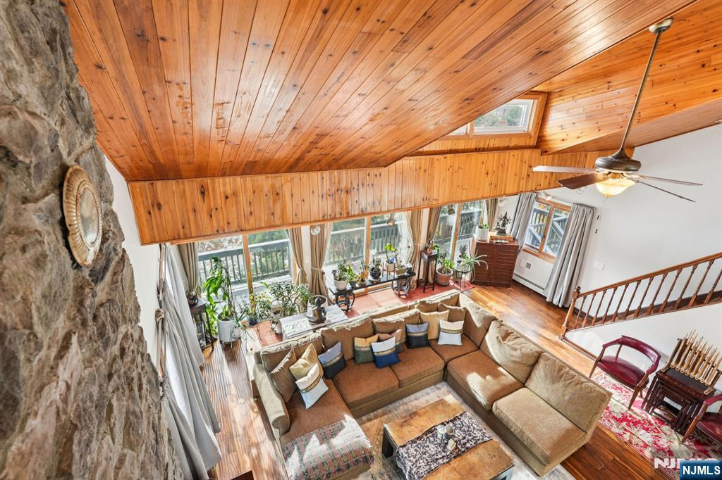 property viewer photo 18