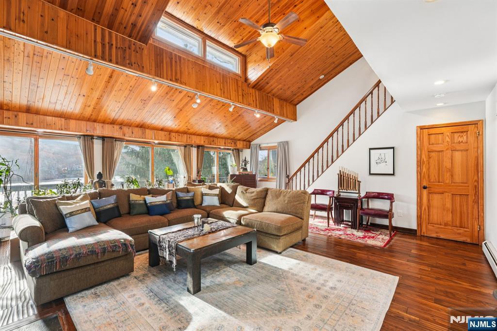 property viewer photo 2