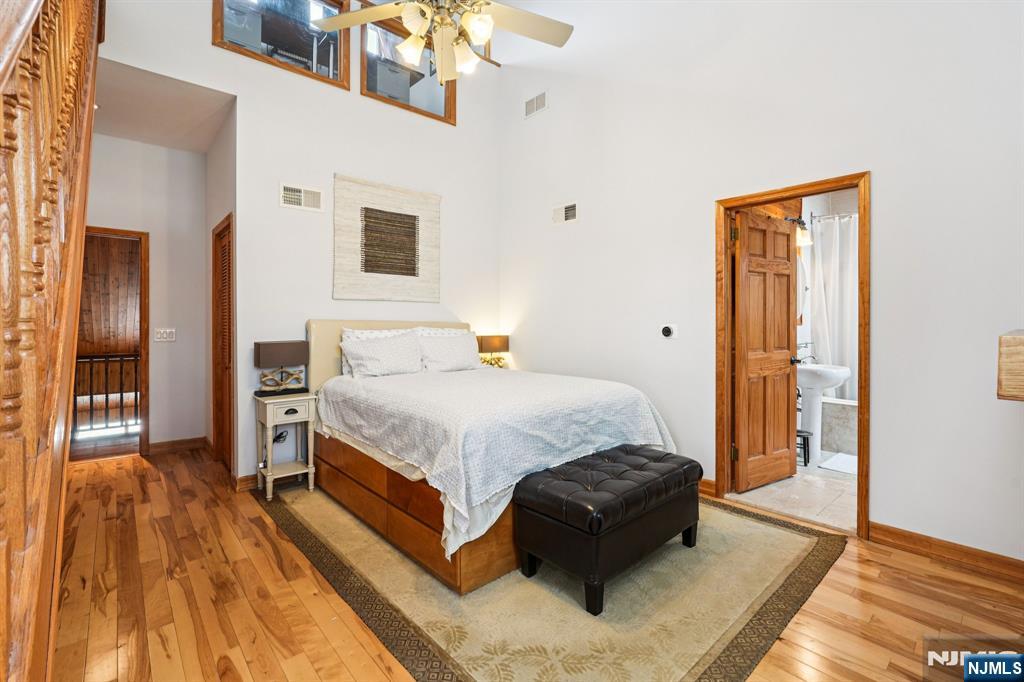 property viewer photo 29