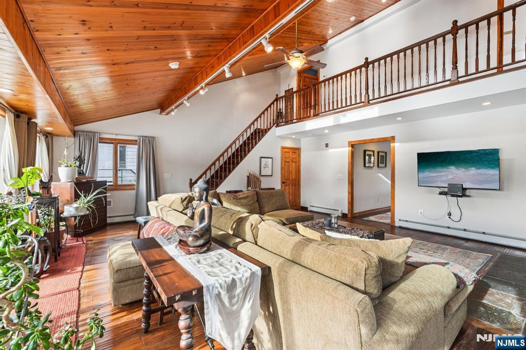 property viewer photo 3