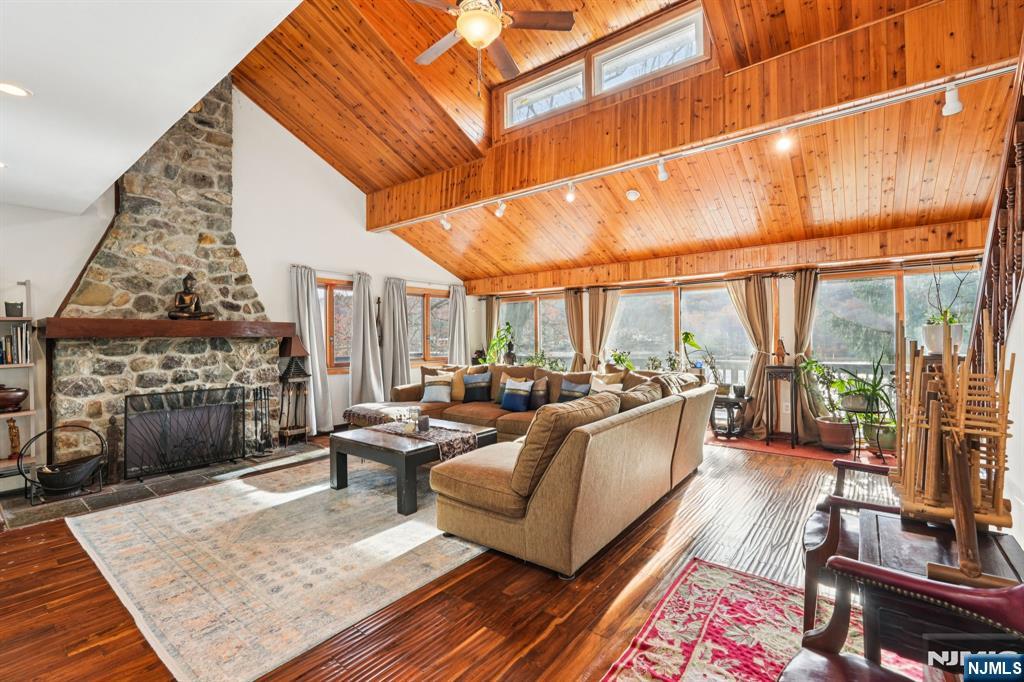 property viewer photo 4