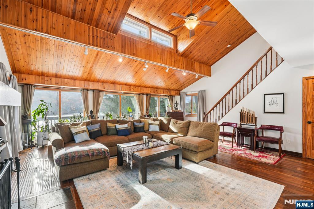 property viewer photo 5
