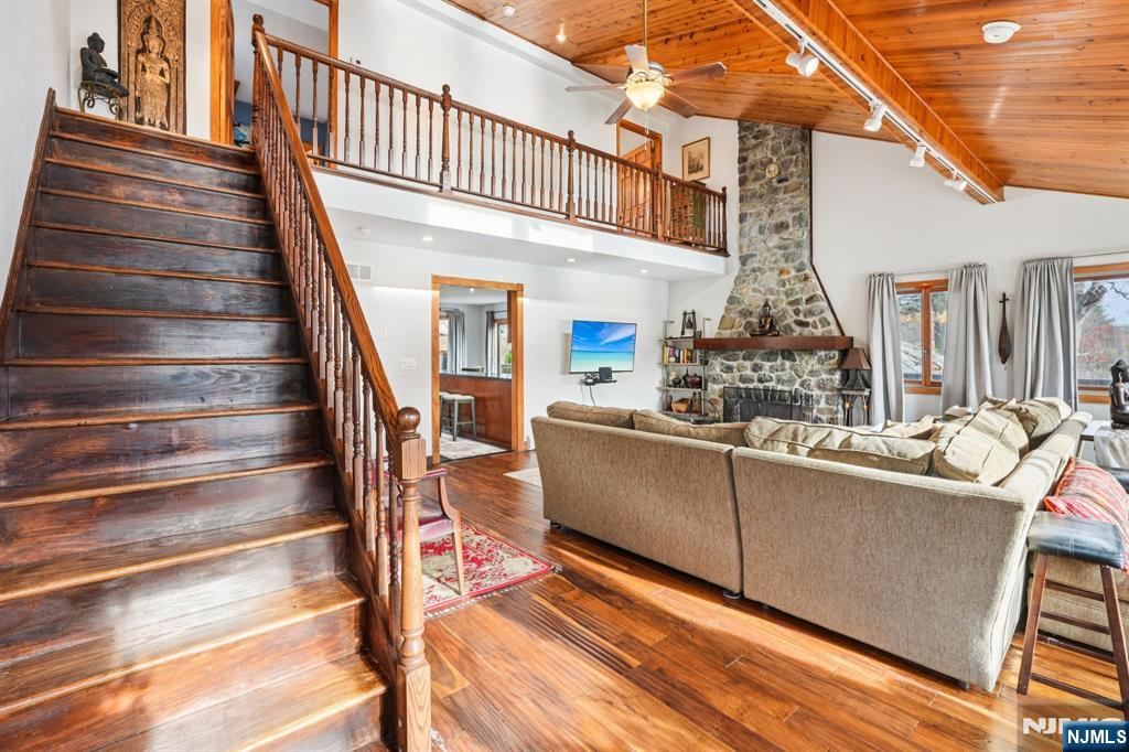 property viewer photo 6