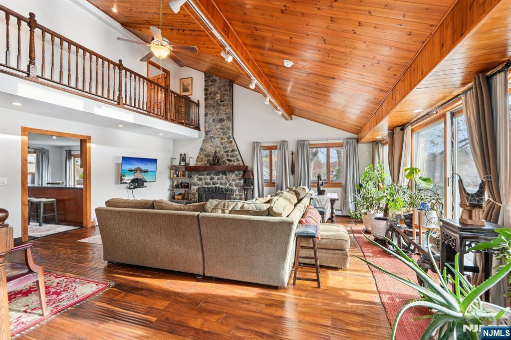 property viewer photo 7