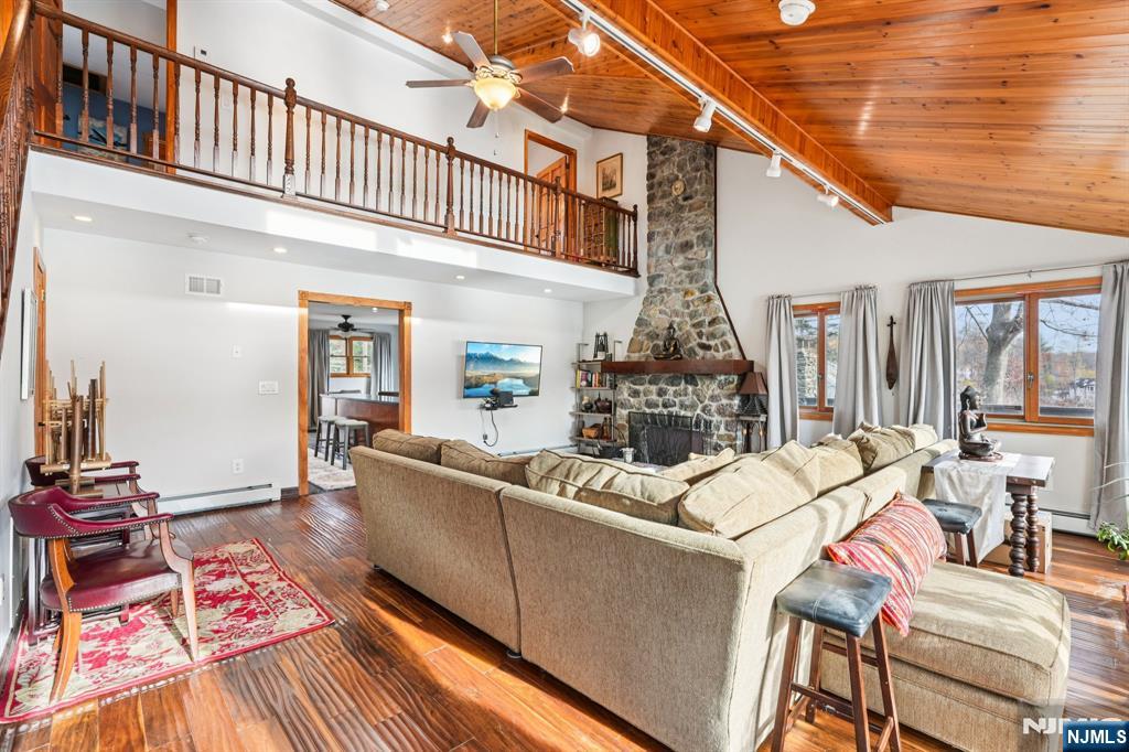 property viewer photo 8