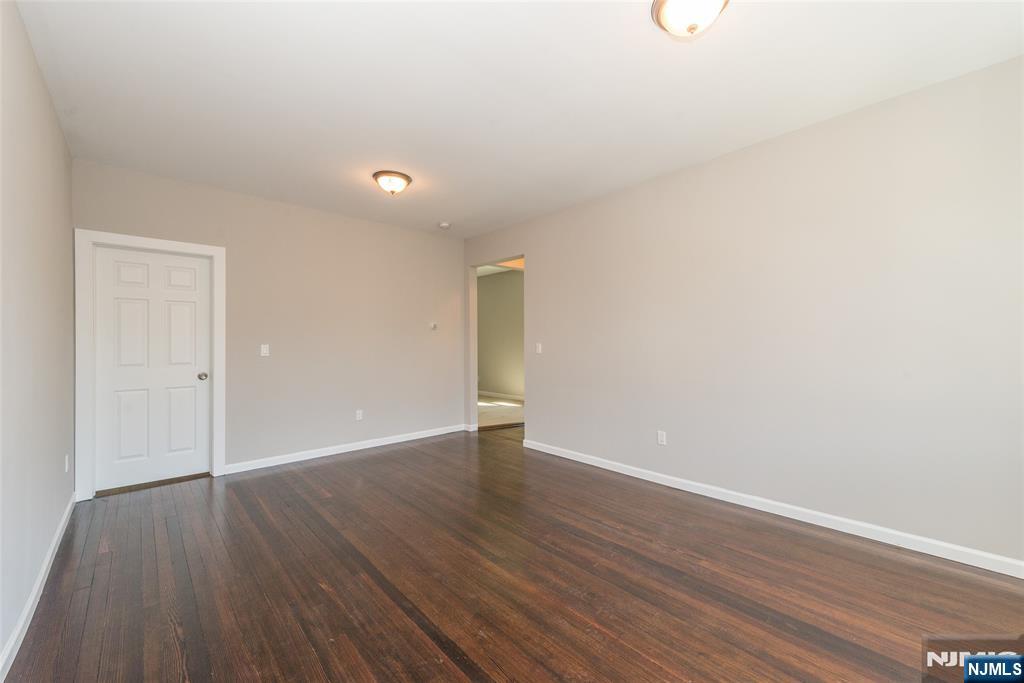 property viewer photo 12