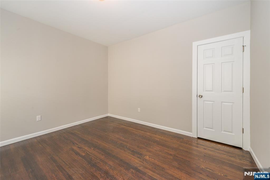 property viewer photo 18