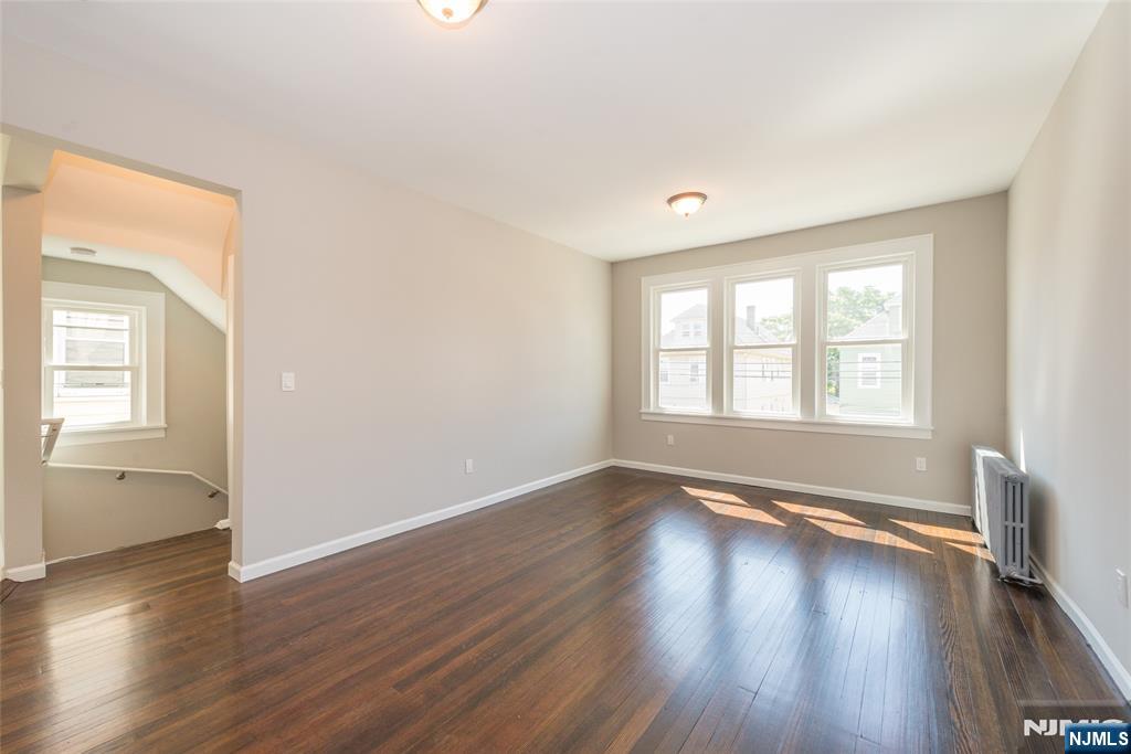 property viewer photo 2
