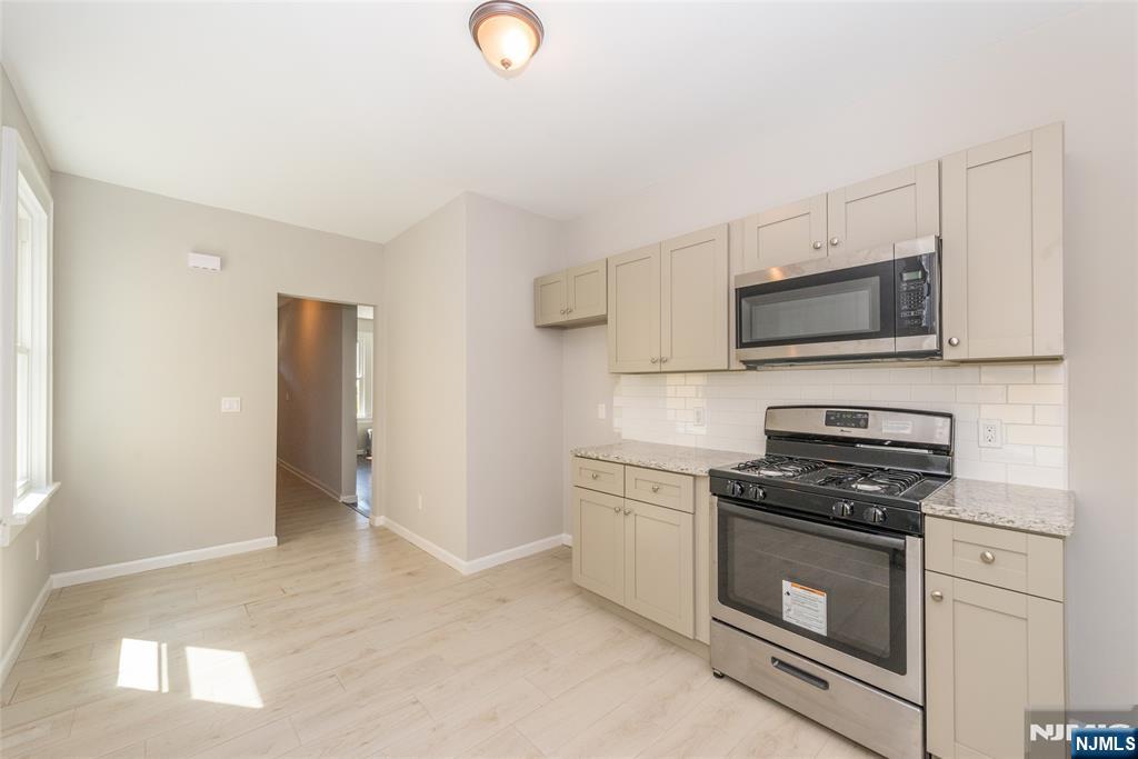 property viewer photo 26