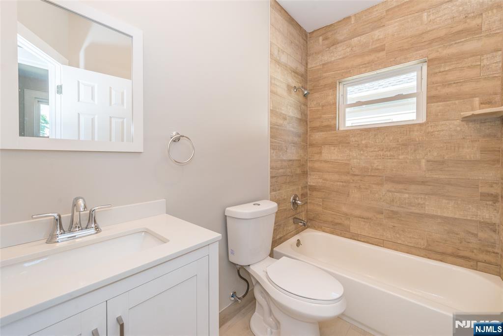 property viewer photo 4