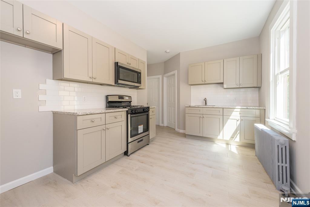 property viewer photo 7