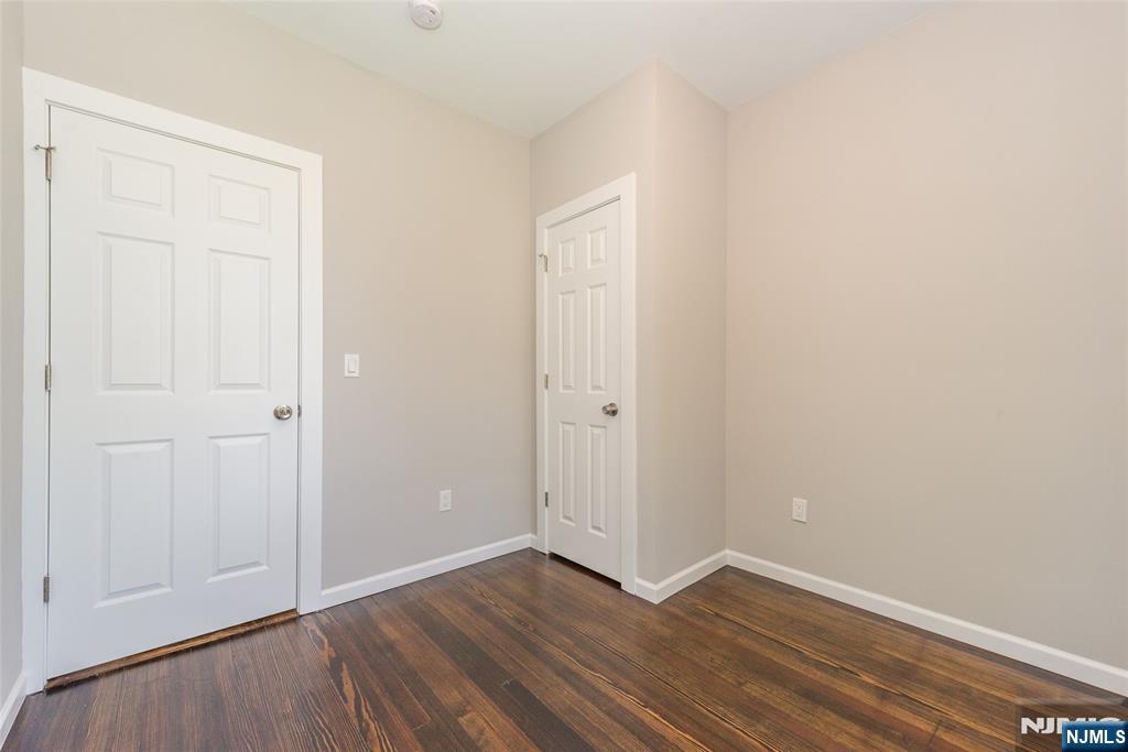 property viewer photo 8