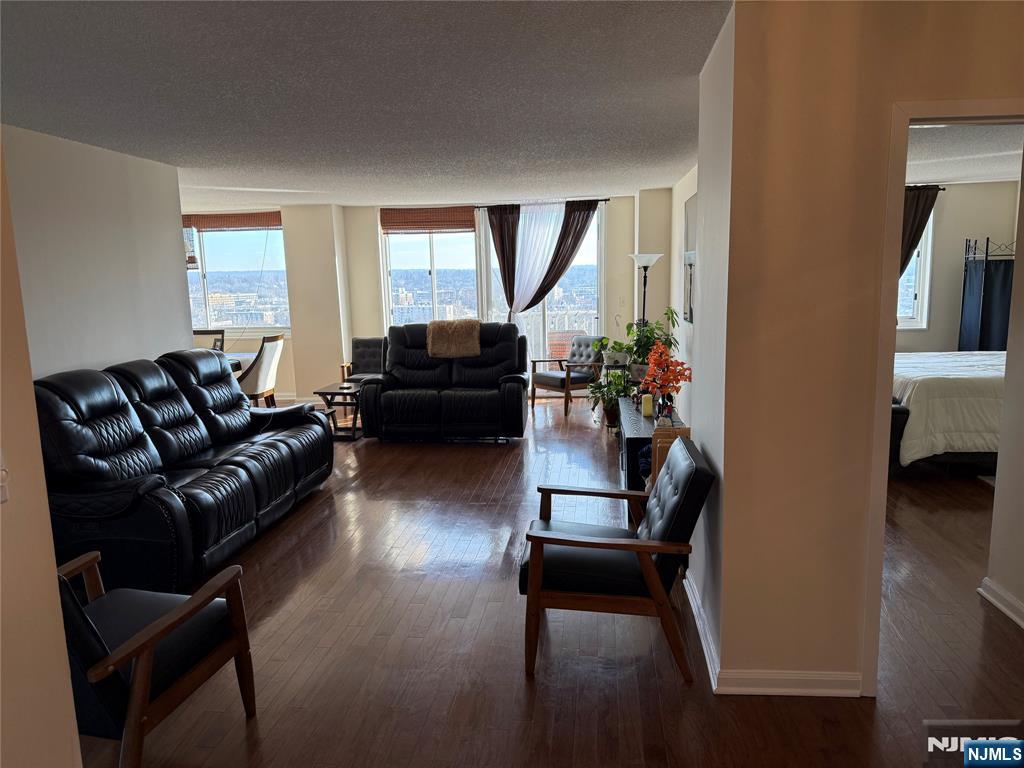 property viewer photo 2