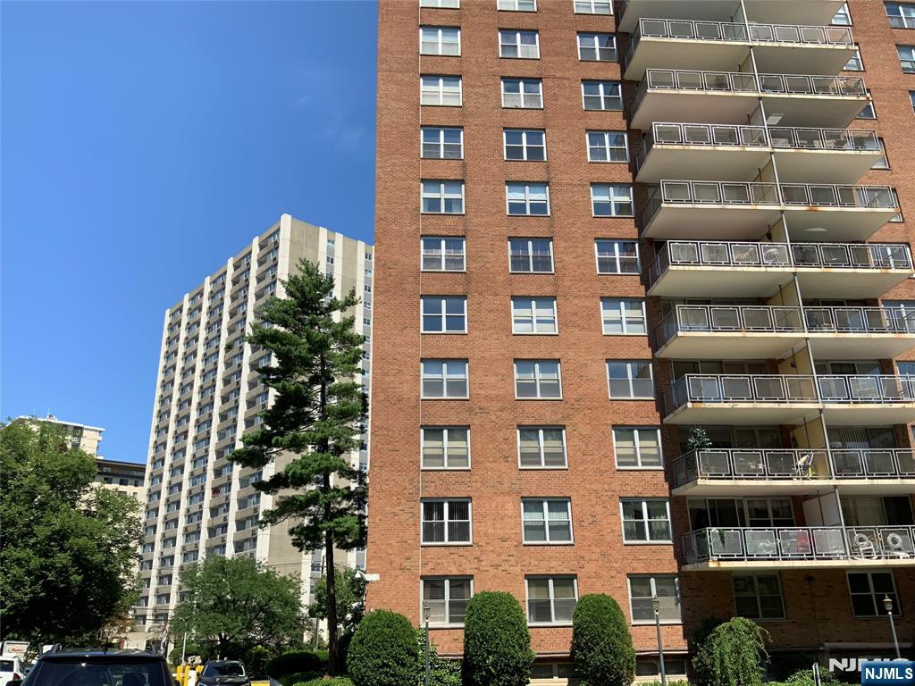 property viewer photo 3
