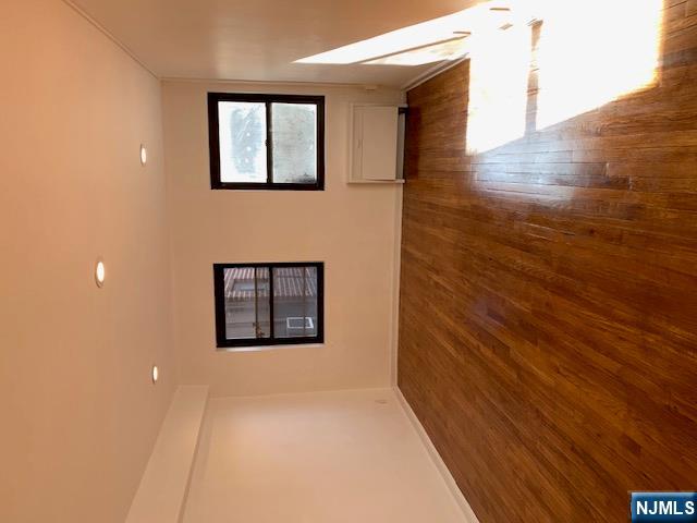 property viewer photo 3