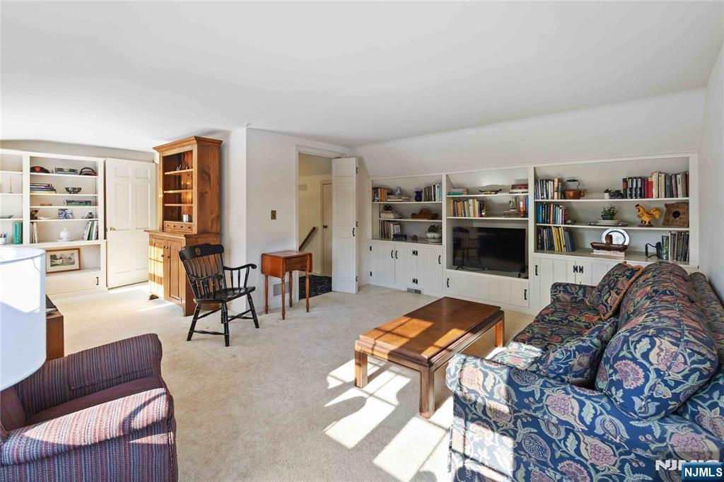 property viewer photo 18