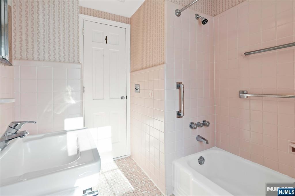 property viewer photo 20