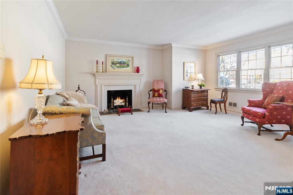 property viewer photo 3