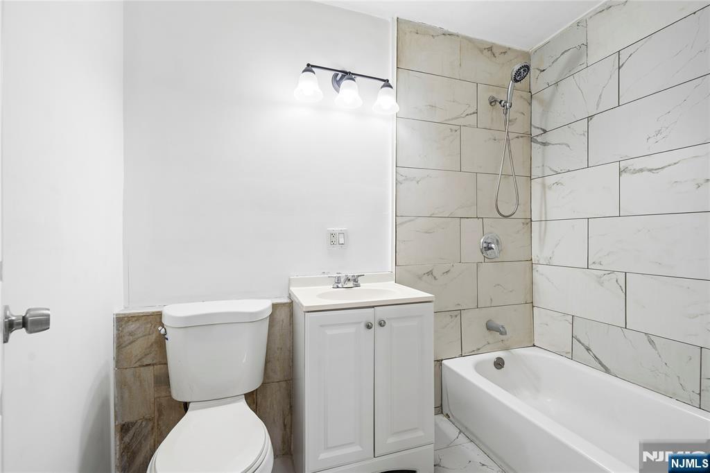 property viewer photo 10