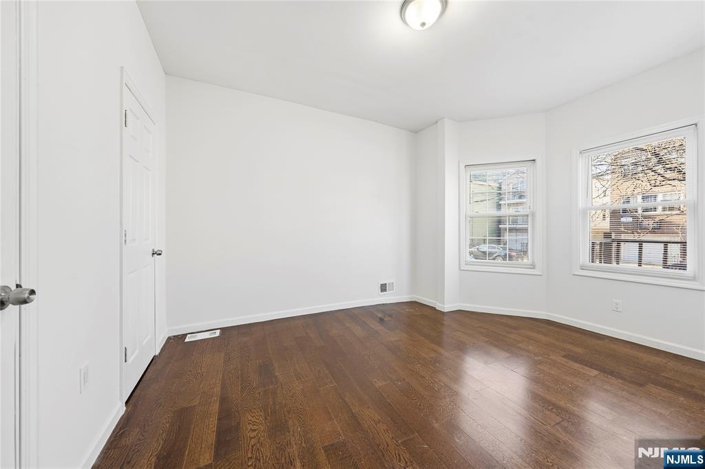 property viewer photo 11