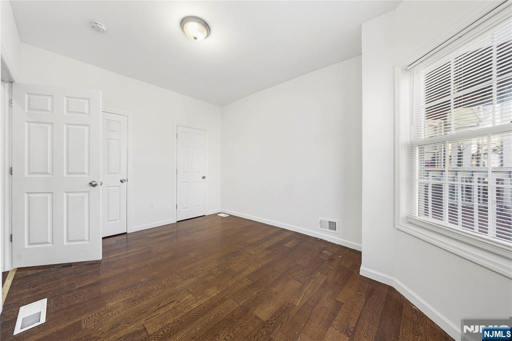 property viewer photo 12