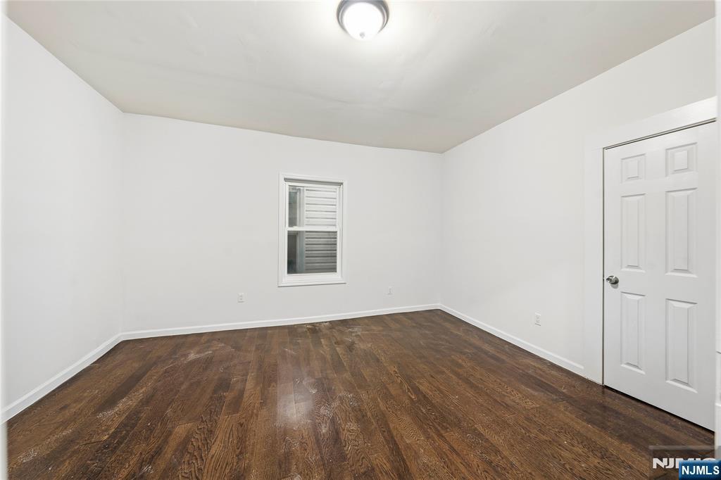 property viewer photo 13