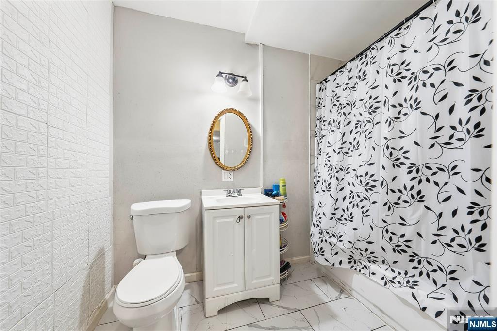 property viewer photo 17