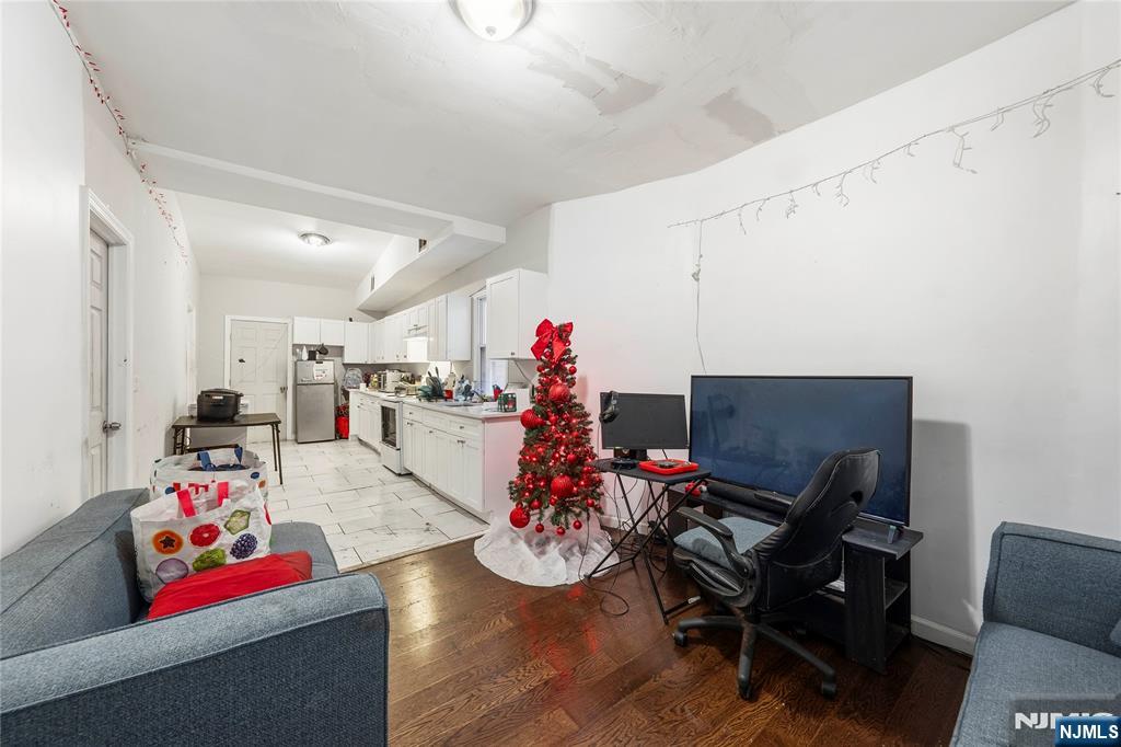 property viewer photo 18