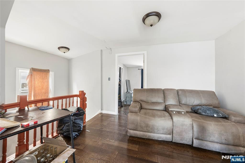property viewer photo 19