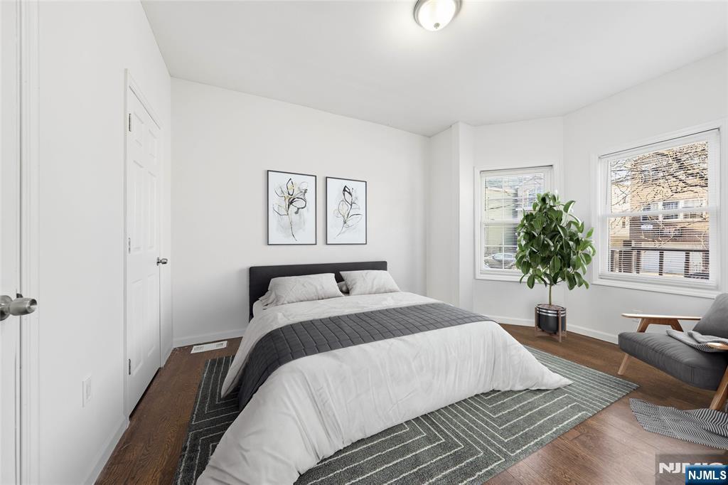 property viewer photo 6