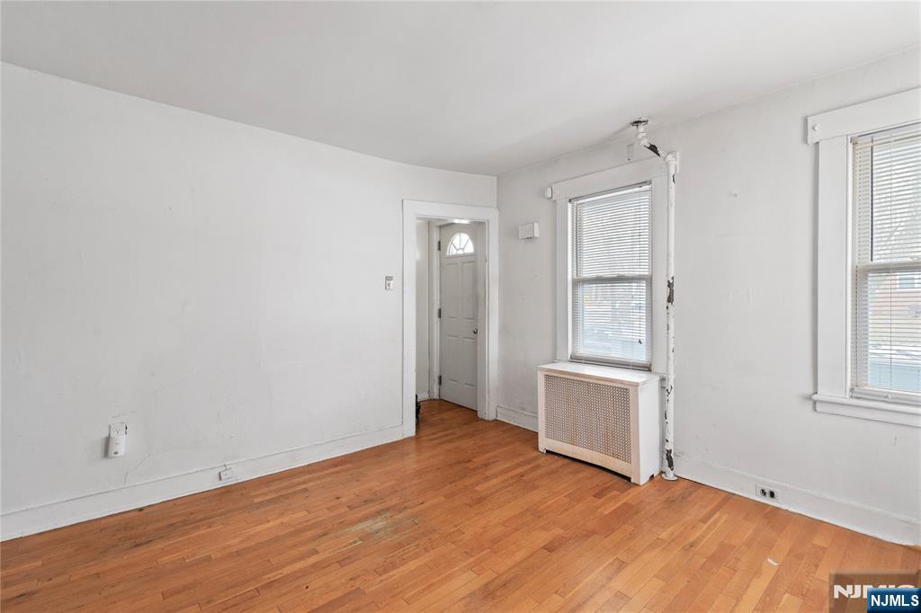 property viewer photo 6