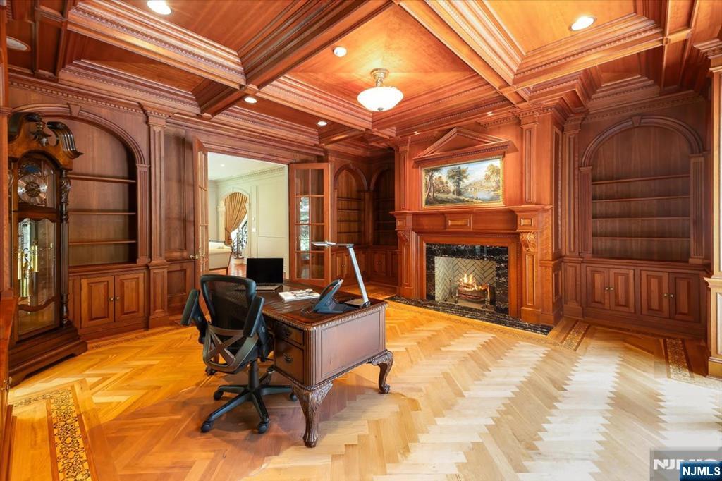 main property photo 10