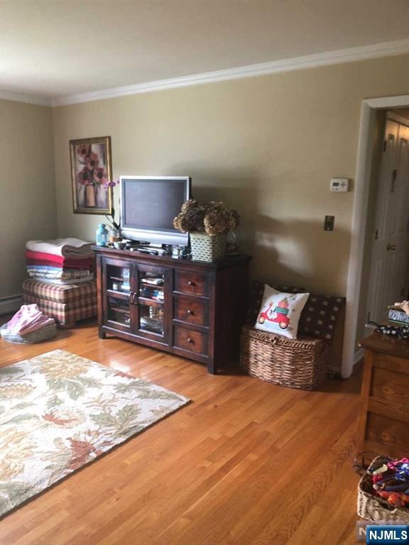 property viewer photo 3