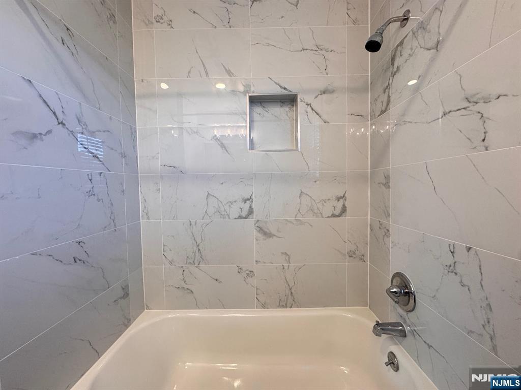 property viewer photo 10