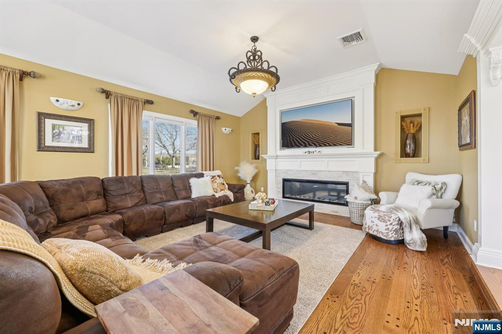 property viewer photo 1