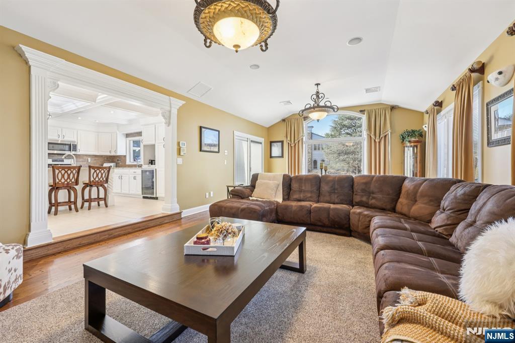 property viewer photo 2