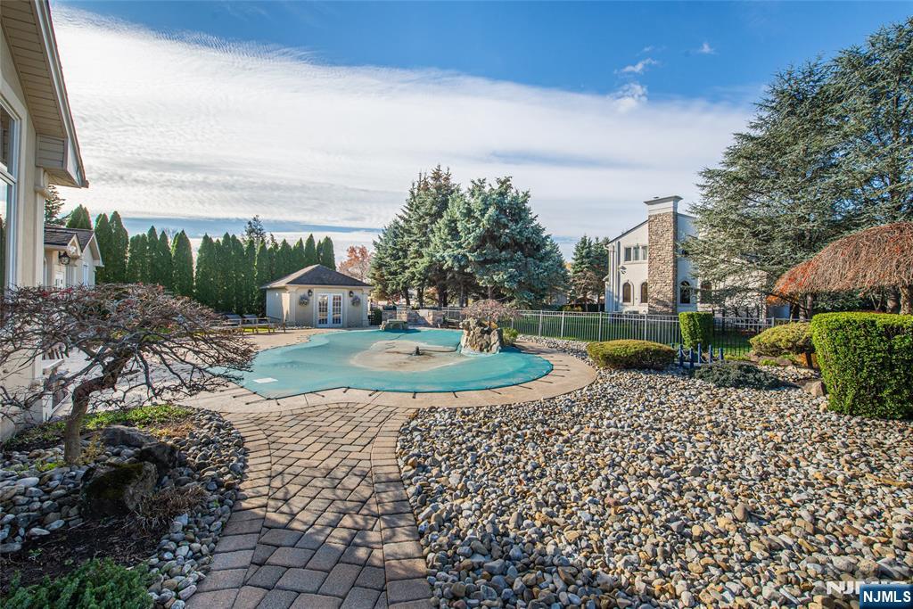 property viewer photo 32